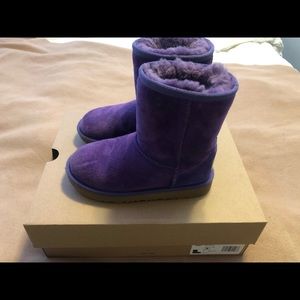 Girls UGG Classic II boot in purple
